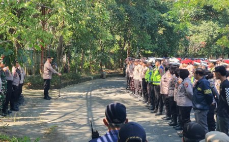 Ratusan Personel Dilibatkan untuk Mengawal Kegiatan Masyarakat di Surabaya